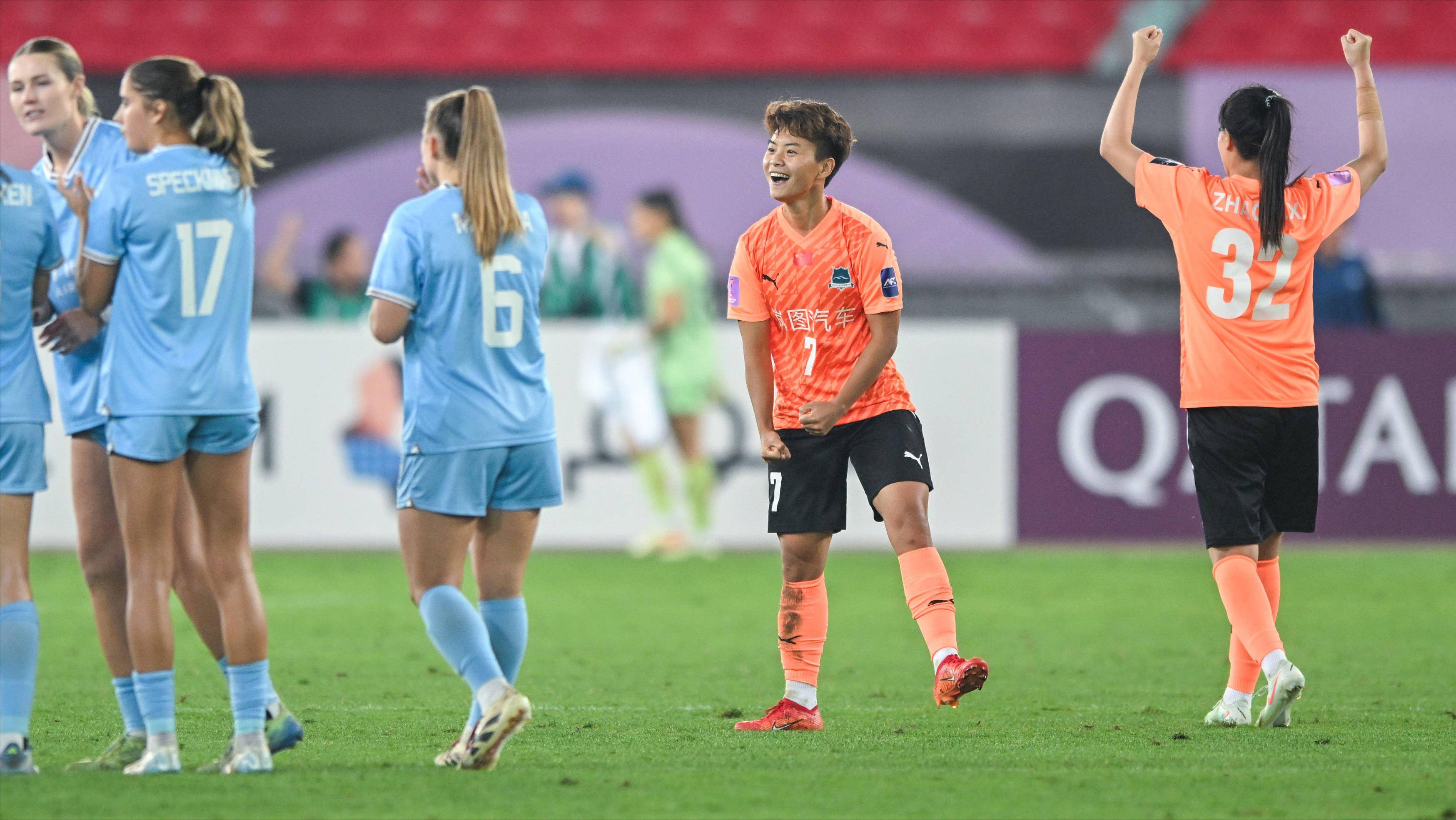 女足教练组战术布置,多方讨论提升实力 女足教练组战术布置,多方讨论提升实力