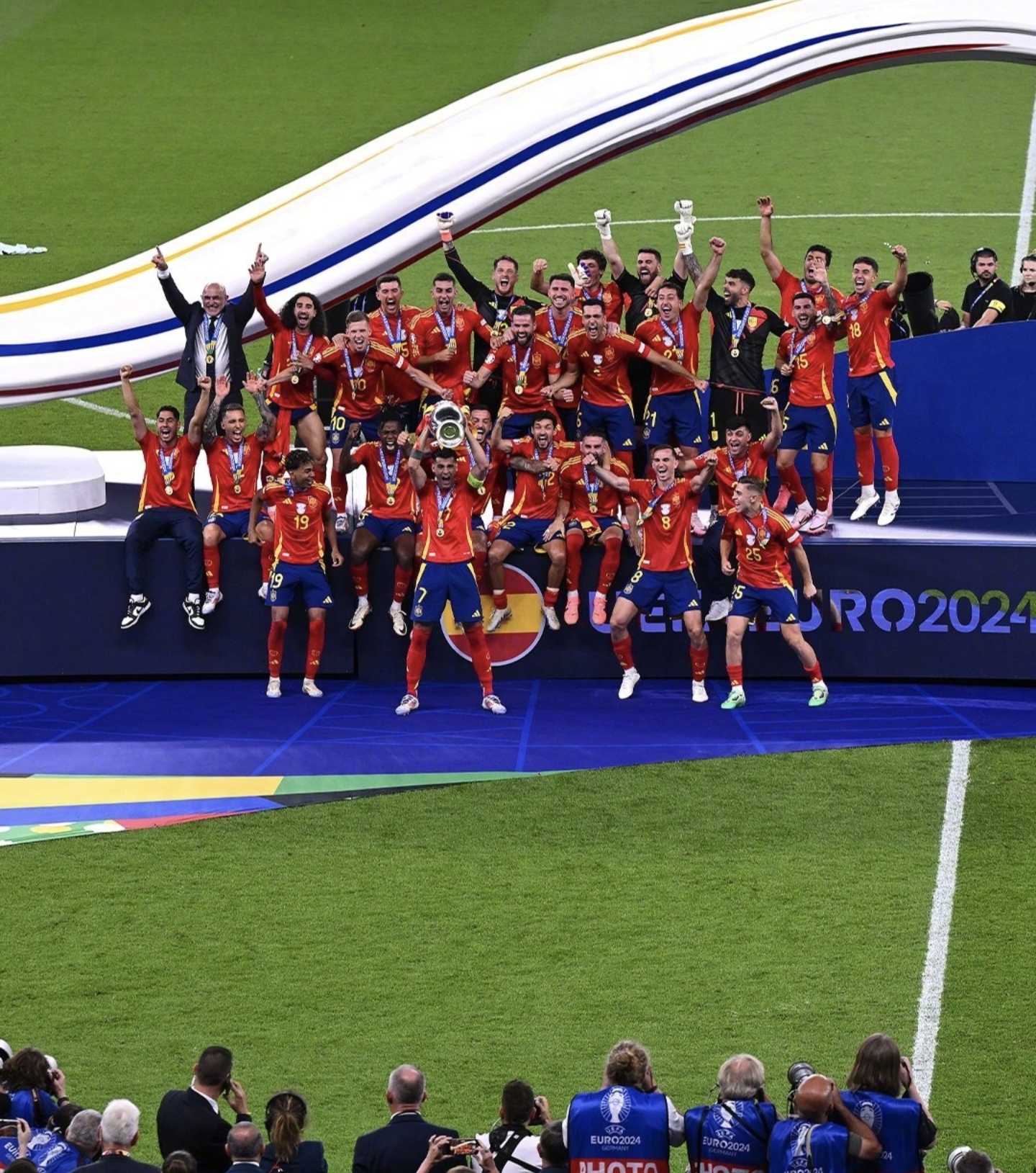 精采较量!欧洲杯资格赛中多支球队展现非凡实力 精采较量!欧洲杯资格赛中多支球队展现非凡实力