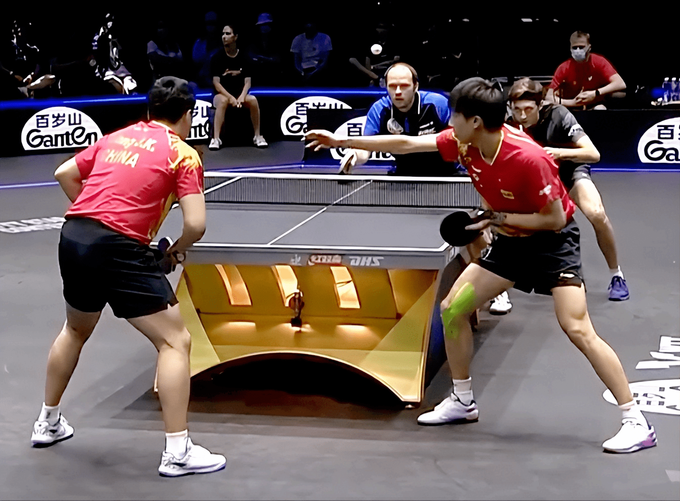 德国队碾压英格兰队，马龙高光表现