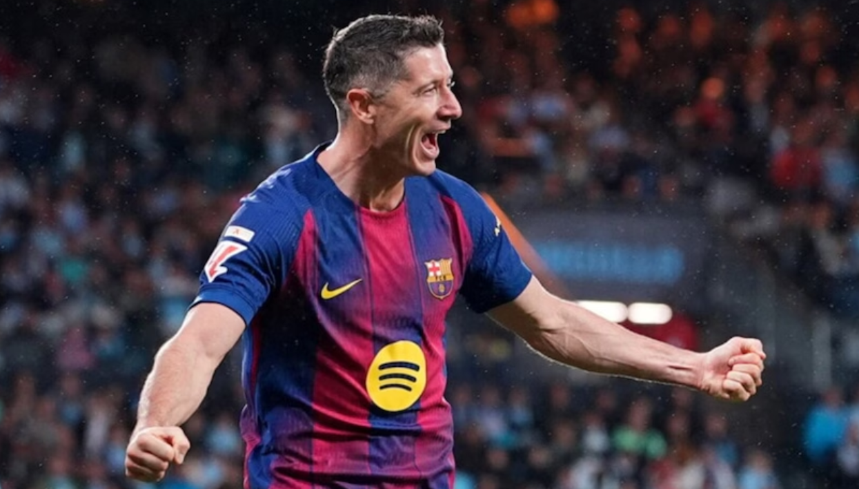 曼联力克AC米兰，莱万惊艳四座